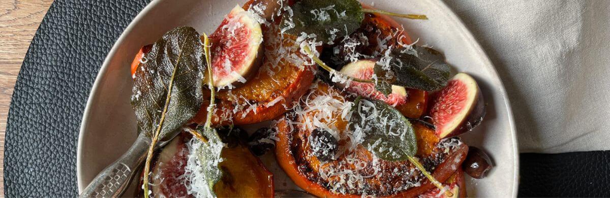 Herbstliche Vorspeise: Kürbis, Salbei und Parmesan